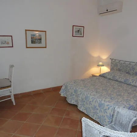 Des Oliviers Bed & Breakfast Puget-Ville