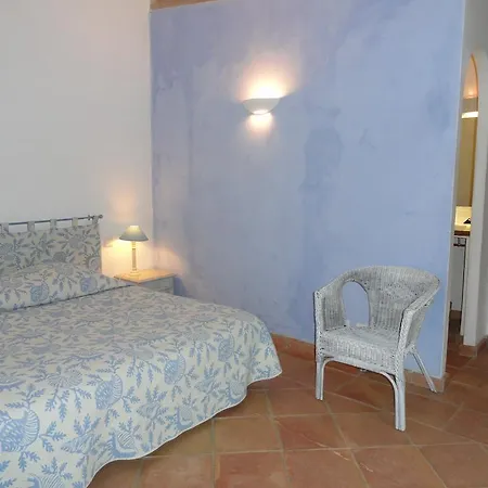 Des Oliviers Bed & Breakfast 3*